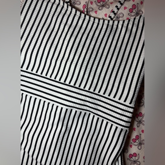 One piece swimsuit - Picture 3 of 11